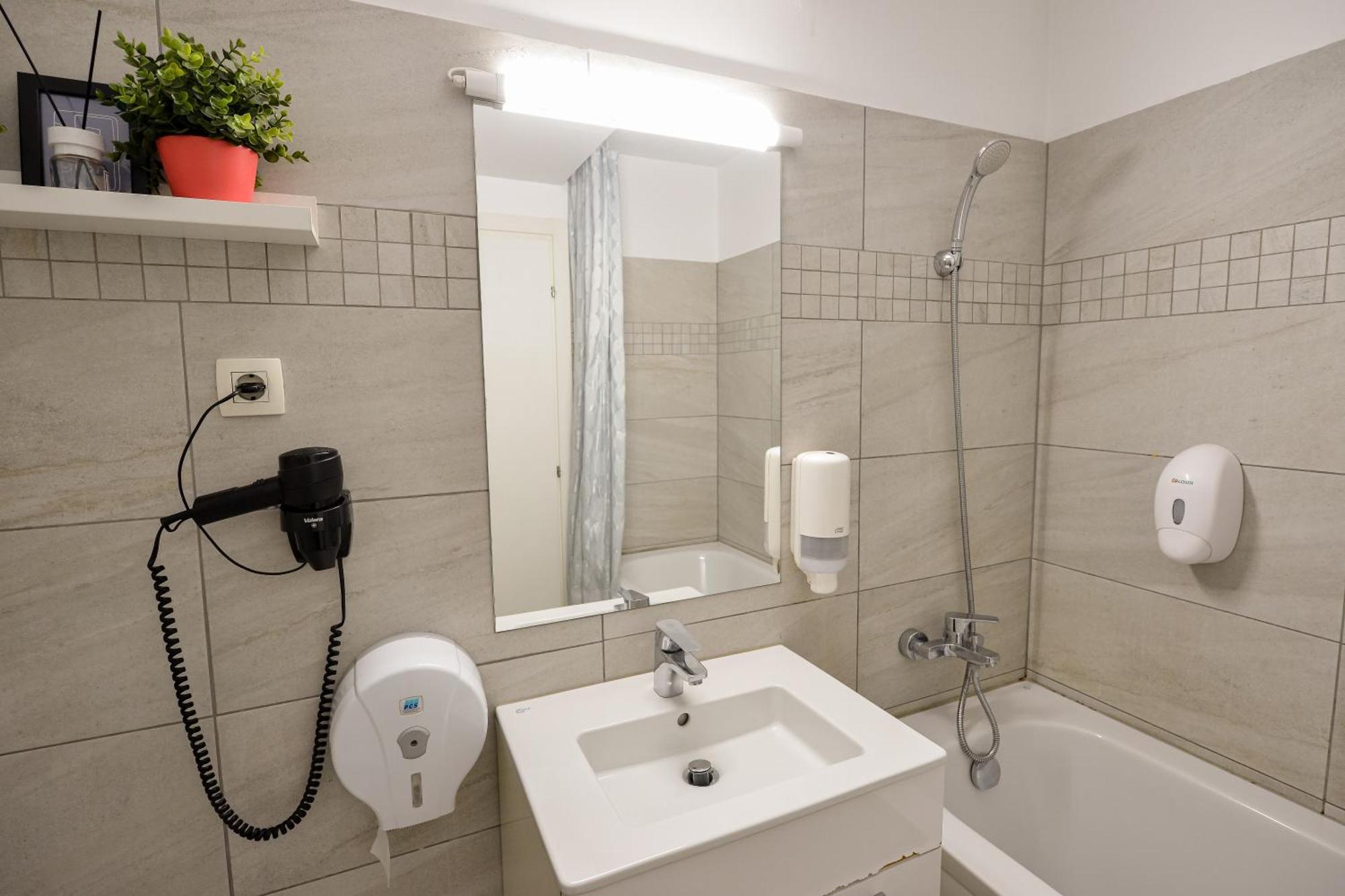 Harmony Residence Bukares Bagian luar foto